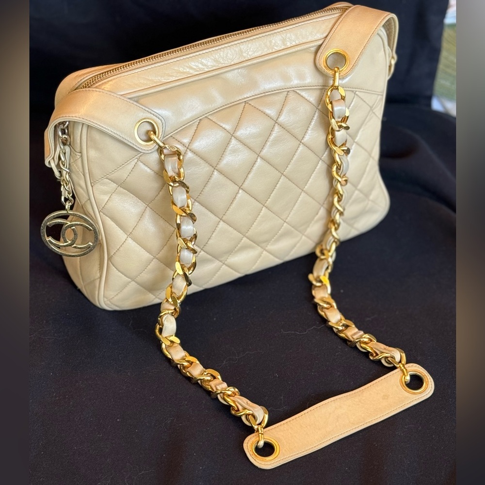 Authentic cream beige CHANEL matelasse quilted single chain shoulder bag - Picture 2 of 16
